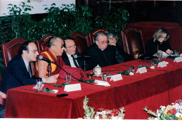 Mesa redonda Ciencia y Religión, aula magna Facultad de Medicina 1999